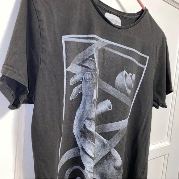 T-Bar x Cotton On Medium Faded Black Short Sleeve Tee with Modern Graphic - Picture 14 of 15